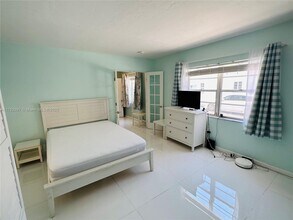 911 Meridian Ave in Miami Beach, FL - Building Photo - Building Photo