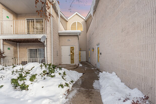 734 N Gary Ave, Unit 210 in Carol Stream, IL - Building Photo