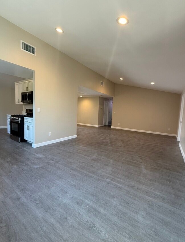 830 N Modena St in Anaheim, CA - Building Photo - Building Photo