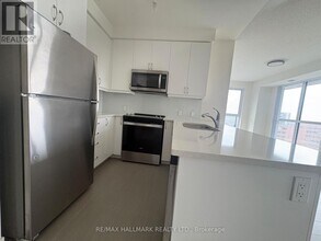 4955 Yonge St in Toronto, ON - Building Photo - Building Photo