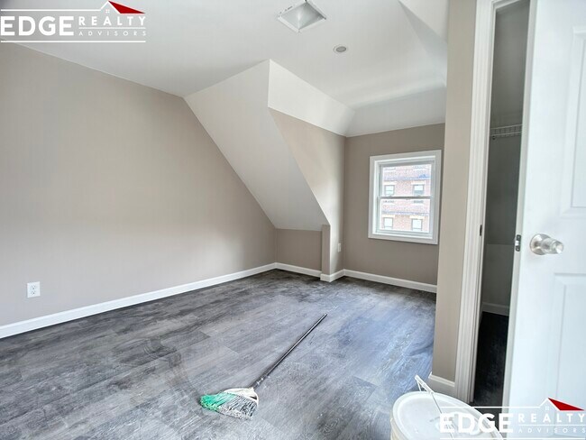 16 Long Ave, Unit 1 in Boston, MA - Building Photo - Building Photo