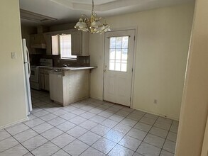 1200 Violet Ave, Unit A in McAllen, TX - Foto de edificio - Building Photo