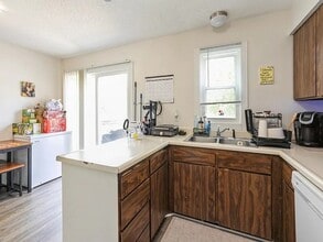 1012 W 1st Ave in Indianola, IA - Building Photo - Building Photo