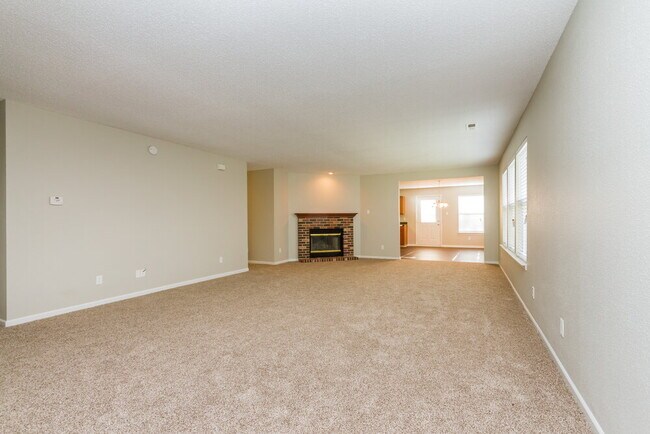 10236 Hatherley Way in Fishers, IN - Foto de edificio - Building Photo