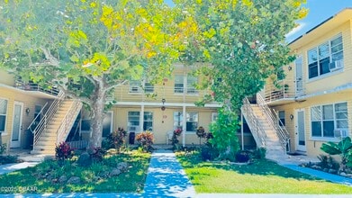 637 N Oleander Ave-Unit -8 in Daytona Beach, FL - Building Photo - Building Photo