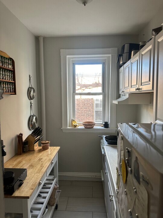 1676 Commonwealth Ave, Unit 10 in Boston, MA - Building Photo