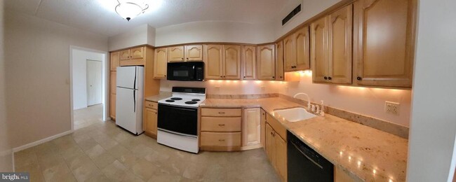 20637 Valley Forge Cir-Unit -637 in King of Prussia, PA - Building Photo - Building Photo