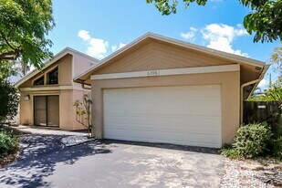 6398 Amberwoods Dr in Boca Raton, FL - Building Photo