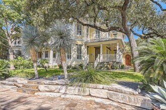 2390 W 8th St in Austin, TX - Building Photo - Building Photo