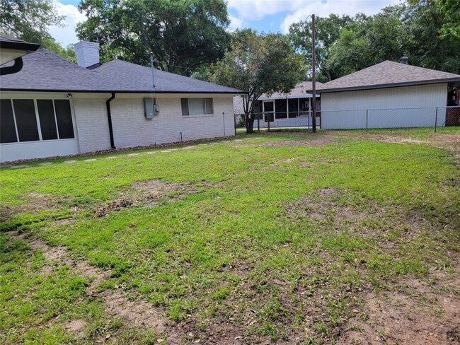 property at 1409 Drexel Dr