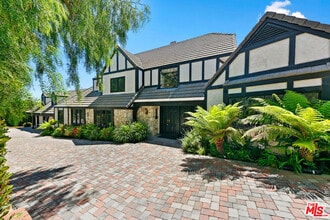 29528 Harvester Rd in Malibu, CA - Building Photo - Building Photo