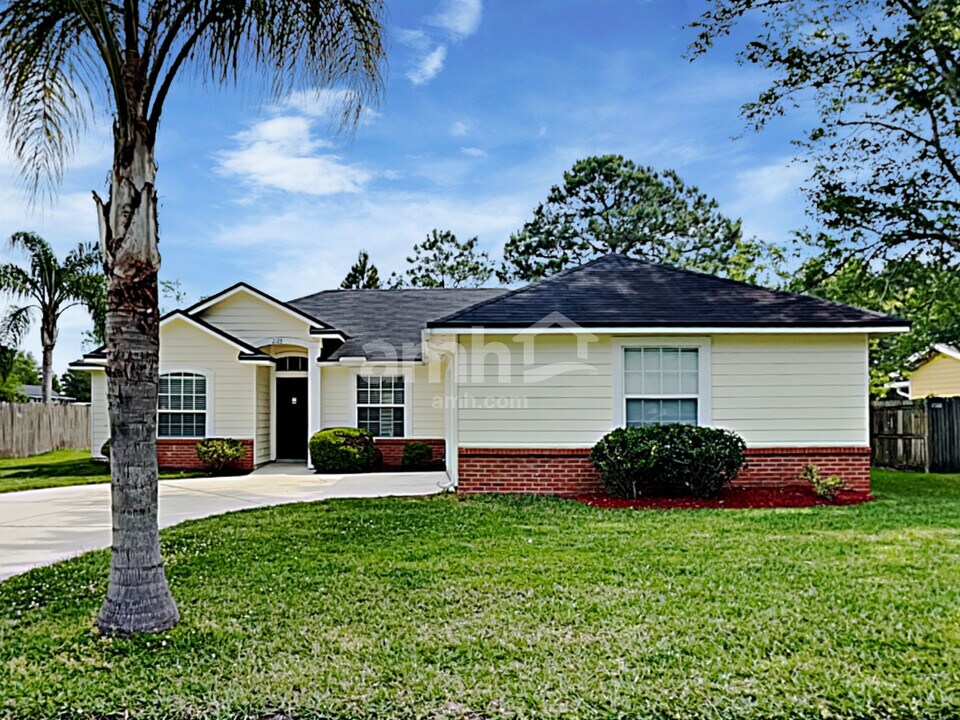 2123 Orangewood St in Middleburg, FL - Building Photo