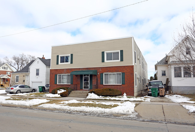 Fourth Street Apartments in West Des Moines, IA - Foto de edificio - Building Photo