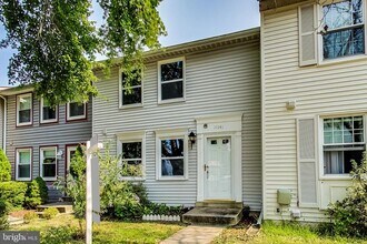 11141 Captain's Walk Ct in North Potomac, MD - Building Photo - Building Photo