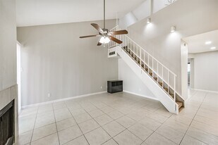 10811 Richmond Ave in Houston, TX - Building Photo