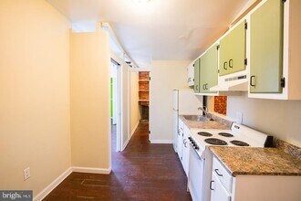 1122 E Passyunk Ave in Philadelphia, PA - Building Photo - Building Photo