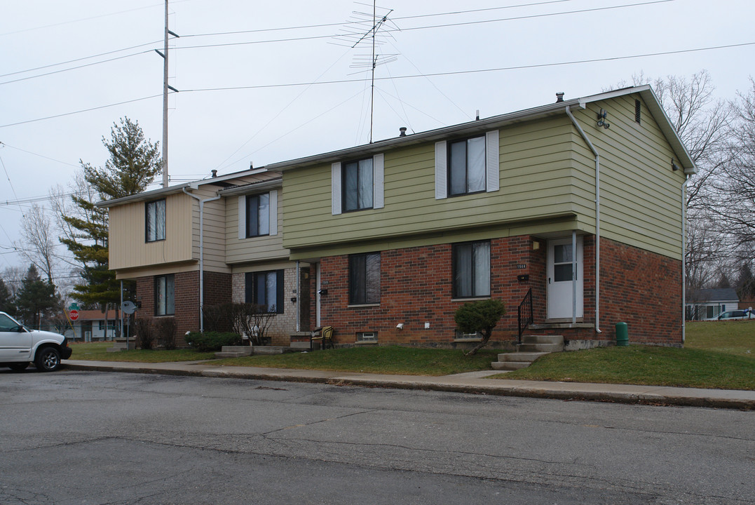 1904-1950 Hoyt Ave in Lansing, MI - Foto de edificio