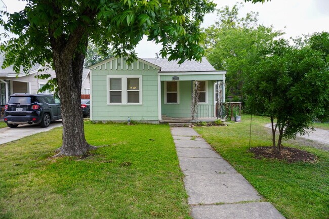 property at 1723 W Kings Hwy