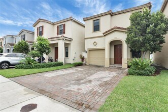 673 NE 191st St in Miami, FL - Building Photo - Building Photo