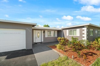 4777 NW 5th St in Plantation, FL - Building Photo - Building Photo