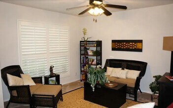 26703 Redstone Hl in San Antonio, TX - Foto de edificio - Building Photo