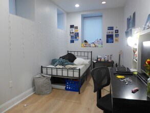 726 Parker St in Boston, MA - Foto de edificio - Building Photo