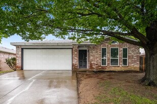 556 Blue Haze Dr in Fort Worth, TX - Building Photo
