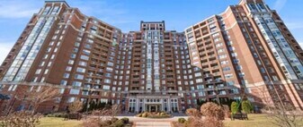 5809 Nicholson Ln, Unit Wisconsin Building in Rockville, MD - Building Photo