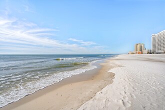 908 W Lagoon Ave in Gulf Shores, AL - Foto de edificio - Building Photo
