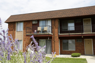 Barberry Apartments in Dyer, IN - Foto de edificio - Building Photo