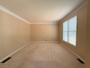 4005 Regal Oaks Dr in Suwanee, GA - Building Photo - Building Photo