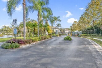 2050 Park Crescent Dr in Land O Lakes, FL - Building Photo - Building Photo