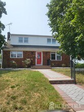 100 Main St in South Plainfield, NJ - Building Photo - Building Photo