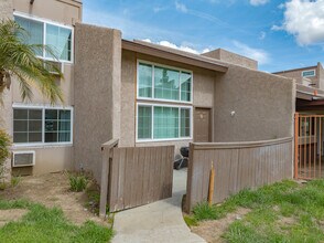 Casa Victoria in Bakersfield, CA - Building Photo - Building Photo