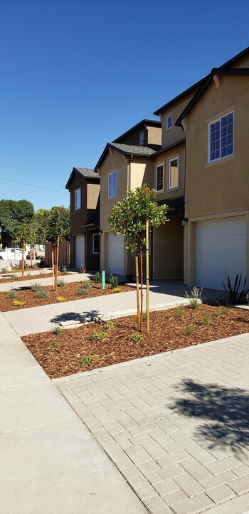 223 North School Street in Santa Maria, CA - Building Photo