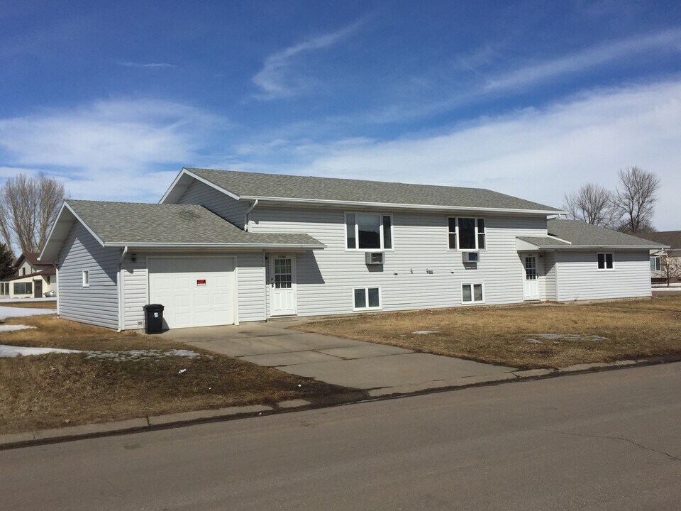 1126B Expansion Dr in Hazen, ND - Building Photo