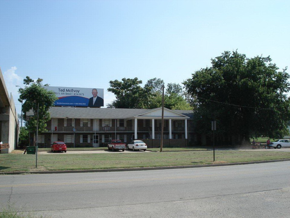 Broadway in Van Buren, AR - Building Photo