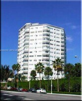 1881 Washington Ave in Miami Beach, FL - Building Photo