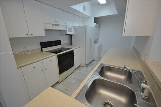 5085 NW 7th St in Miami, FL - Building Photo - Building Photo