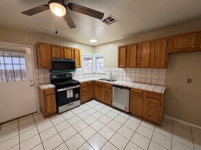 1106 El Tejon Ave in Bakersfield, CA - Building Photo - Building Photo