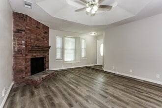 6401 Springfield Dr in Arlington, TX - Foto de edificio - Building Photo