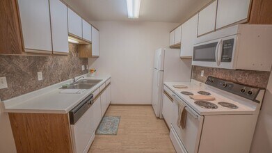 Evans Place 2 in Fargo, ND - Building Photo - Interior Photo