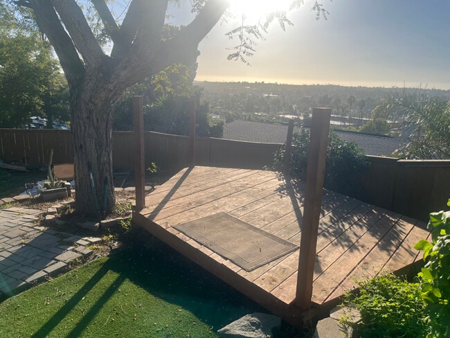 730 Lonsdale Ln in Vista, CA - Foto de edificio - Building Photo