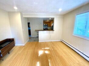 9 Arthur Ter, Unit 2 in Watertown, MA - Foto de edificio - Building Photo