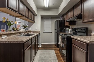 800 Bellshire Apartments in Conroe, TX - Building Photo