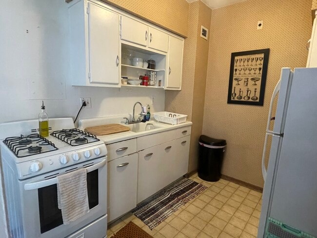 1711 Massachusetts Ave NW, Unit 404 in Washington, DC - Foto de edificio - Building Photo