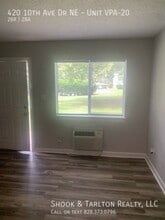 420 10th Ave Dr NE in Hickory, NC - Foto de edificio - Building Photo
