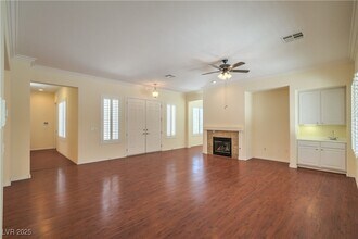 2180 Waterton Rivers Dr in Henderson, NV - Foto de edificio - Building Photo