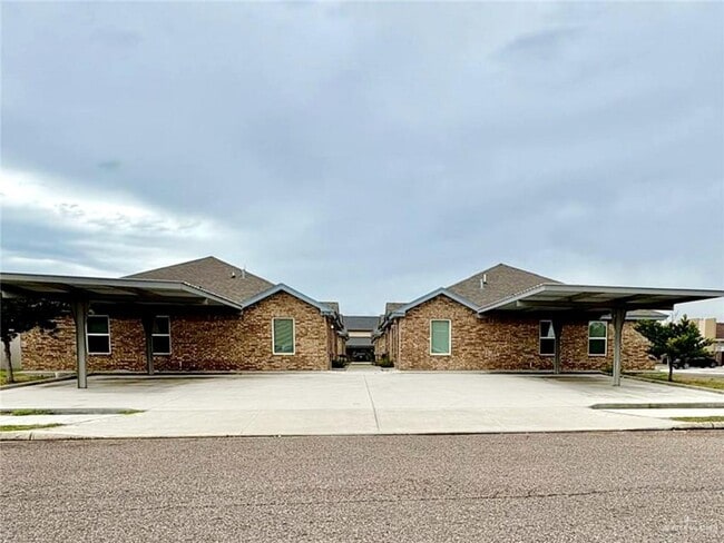 9 S Missouri St in Alton, TX - Building Photo - Building Photo