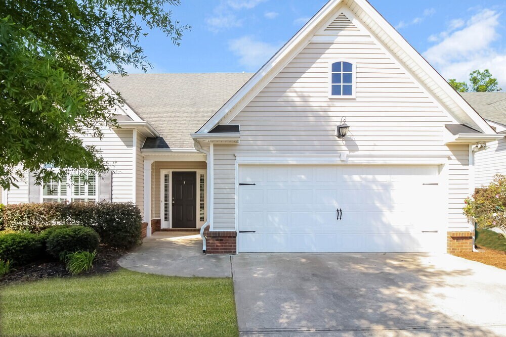 111 Village Dr in Canton, GA - Foto de edificio